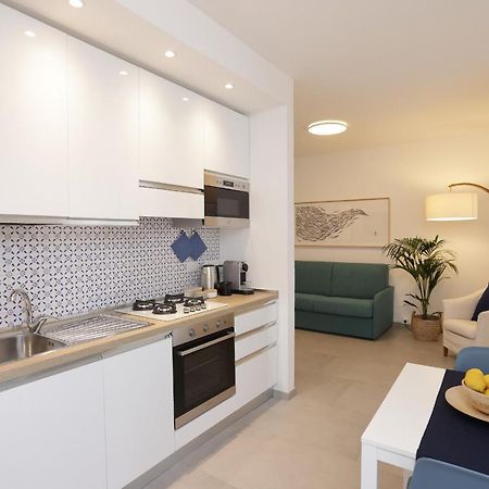 Adamaina - Sea View Apartment With Private Garage 东塞斯特里 外观 照片