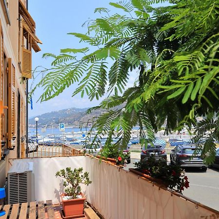 Adamaina - Sea View Apartment With Private Garage 东塞斯特里 外观 照片