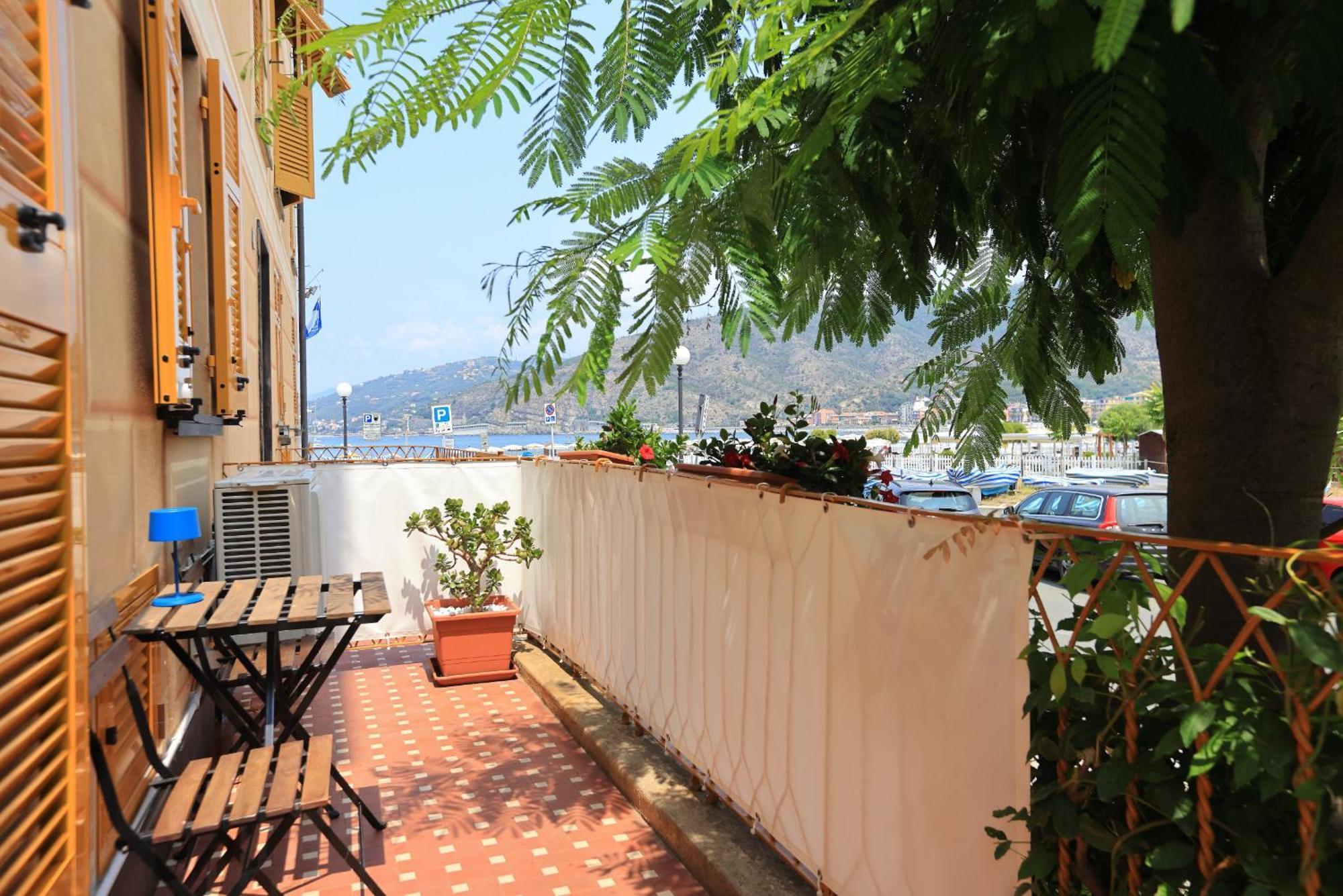 Adamaina - Sea View Apartment With Private Garage 东塞斯特里 外观 照片