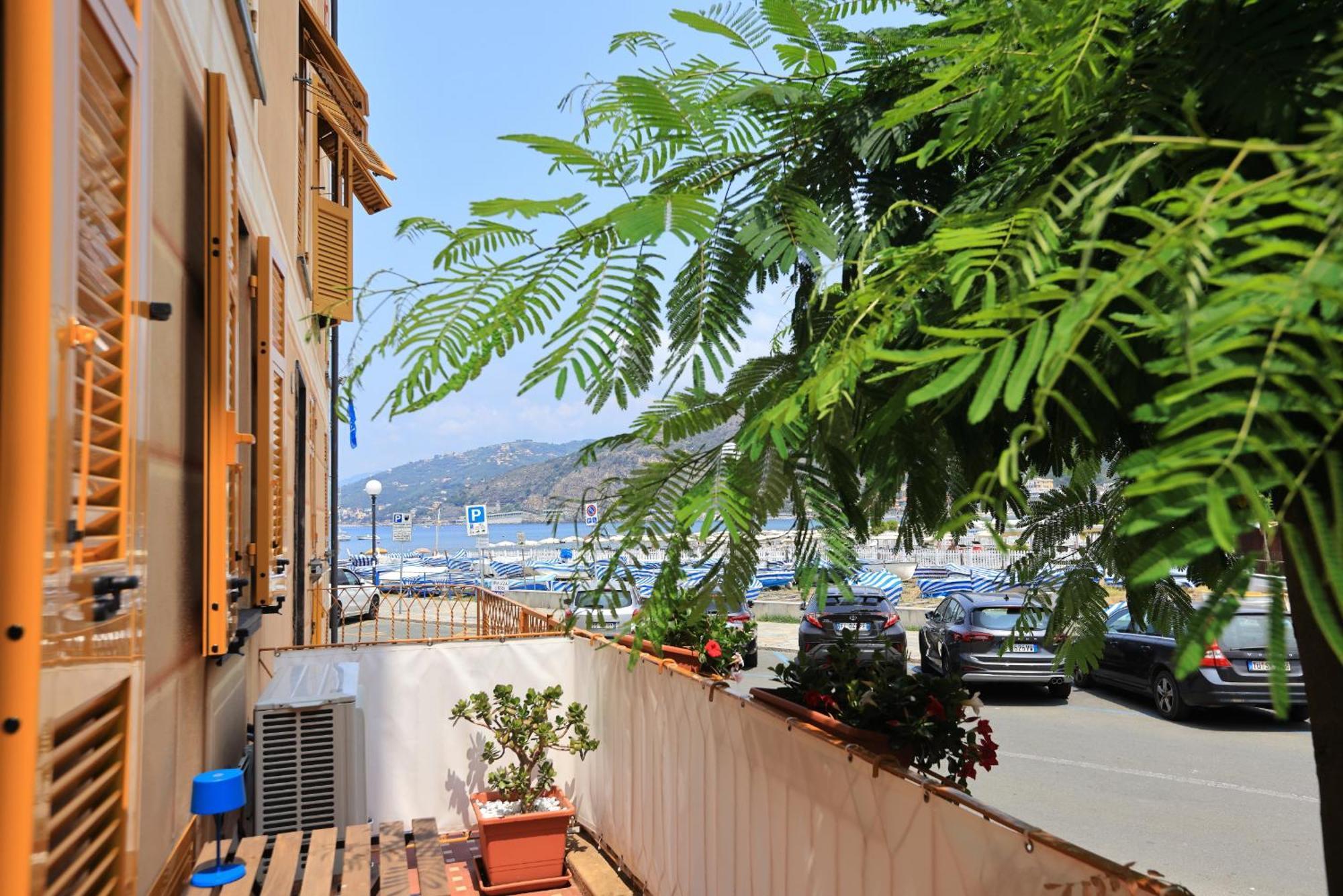 Adamaina - Sea View Apartment With Private Garage 东塞斯特里 外观 照片